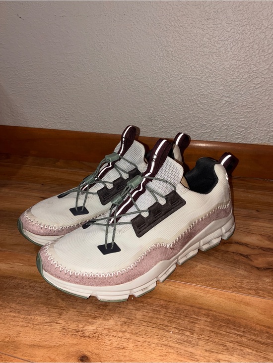 On Running Shoes - On Cloud Women’s Cloudaway Running Shoe Sneakers White Ice Moss - size 9